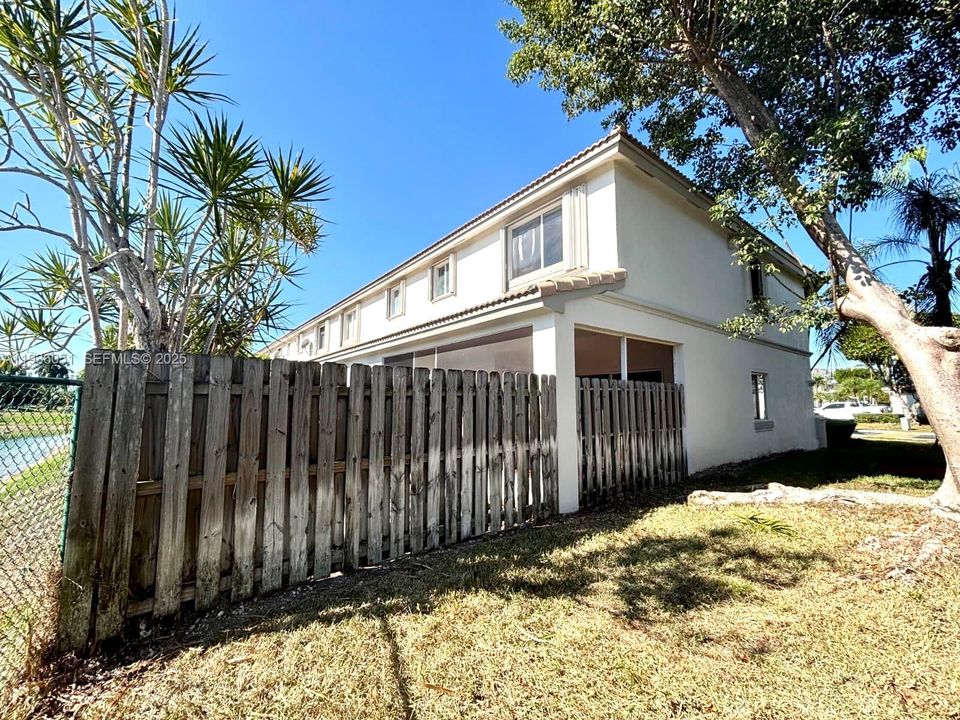 For Rent: $3,200 (4 beds, 2 baths, 1667 Square Feet)