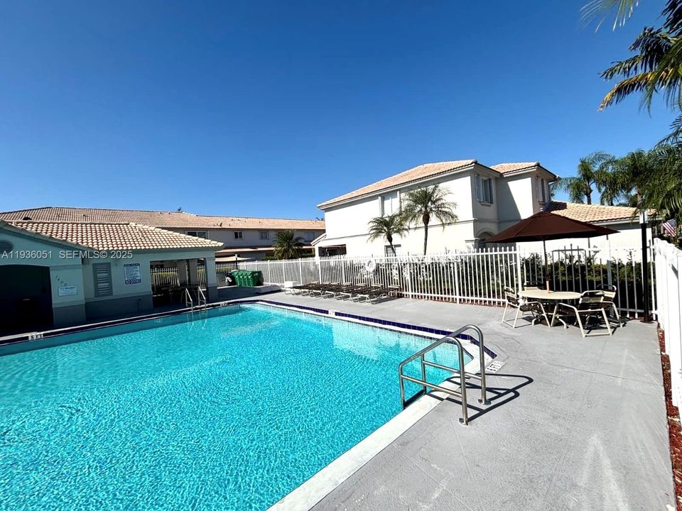 For Rent: $3,200 (4 beds, 2 baths, 1667 Square Feet)