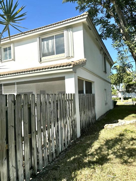 For Rent: $3,200 (4 beds, 2 baths, 1667 Square Feet)