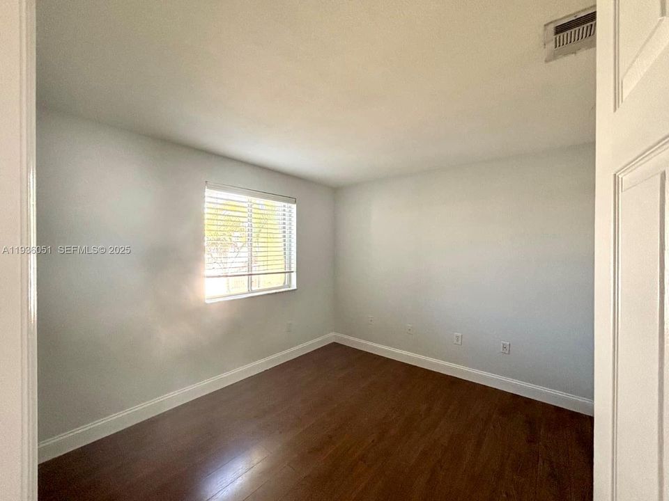 For Rent: $3,200 (4 beds, 2 baths, 1667 Square Feet)