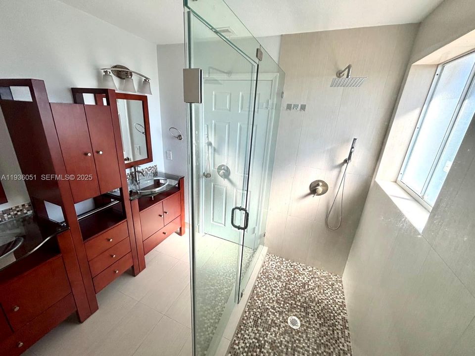 For Rent: $3,200 (4 beds, 2 baths, 1667 Square Feet)