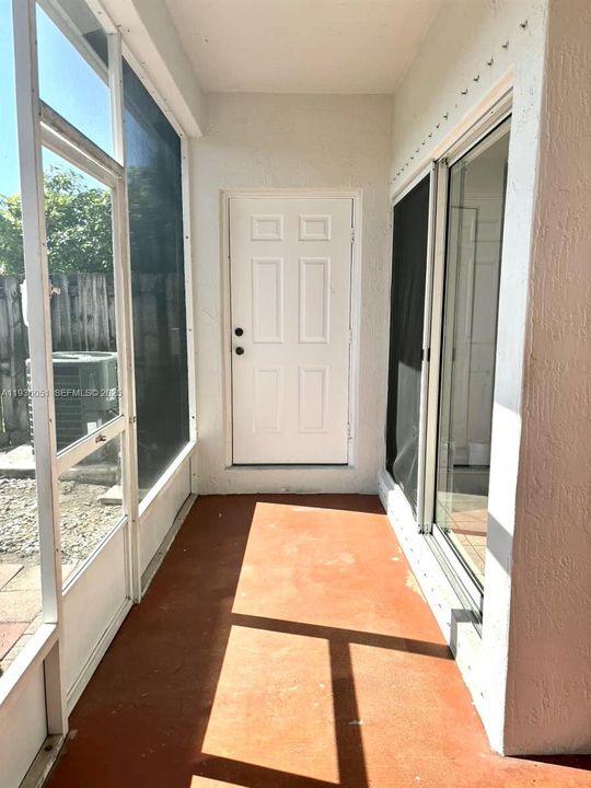 For Rent: $3,200 (4 beds, 2 baths, 1667 Square Feet)