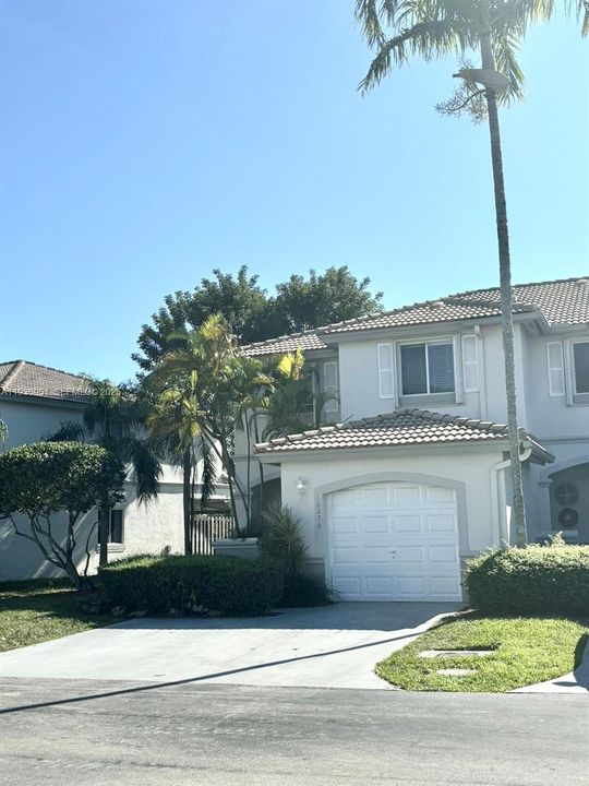 For Rent: $3,200 (4 beds, 2 baths, 1667 Square Feet)