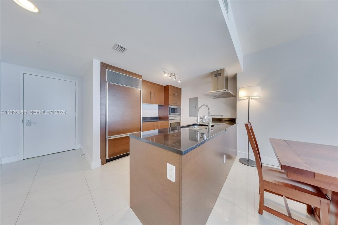 En Venta: $1,075,000 (2 camas, 2 baños, 1450 Pies cuadrados)