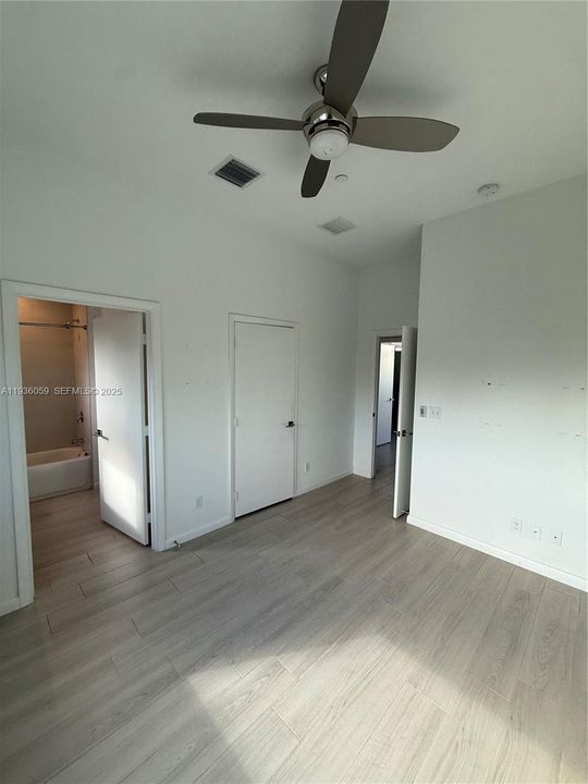 For Rent: $4,000 (3 beds, 3 baths, 40733 Square Feet)