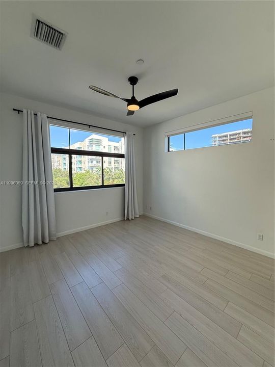 For Rent: $4,000 (3 beds, 3 baths, 40733 Square Feet)