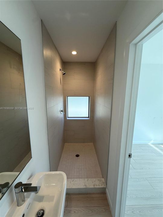 For Rent: $4,000 (3 beds, 3 baths, 40733 Square Feet)