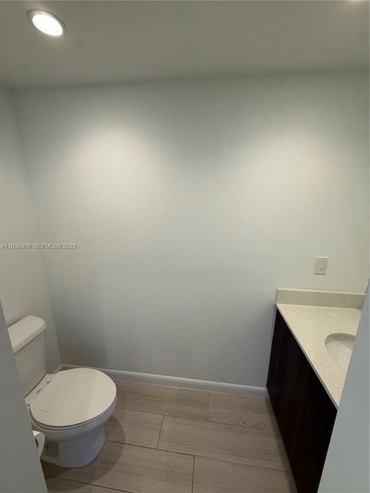 For Rent: $4,000 (3 beds, 3 baths, 40733 Square Feet)