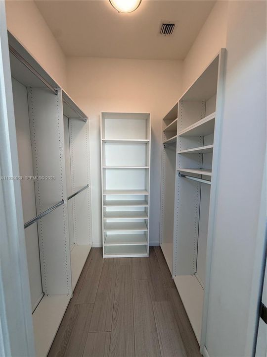 For Rent: $4,000 (3 beds, 3 baths, 40733 Square Feet)