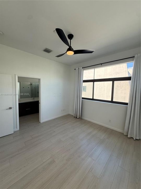 For Rent: $4,000 (3 beds, 3 baths, 40733 Square Feet)