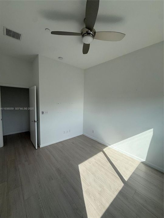 For Rent: $4,000 (3 beds, 3 baths, 40733 Square Feet)