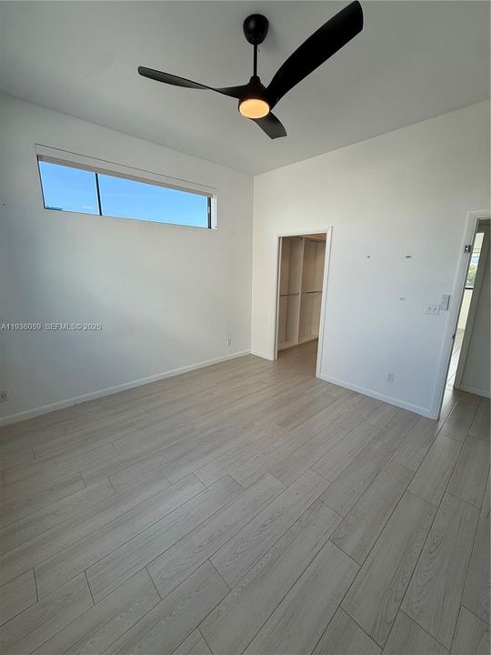 For Rent: $4,000 (3 beds, 3 baths, 40733 Square Feet)