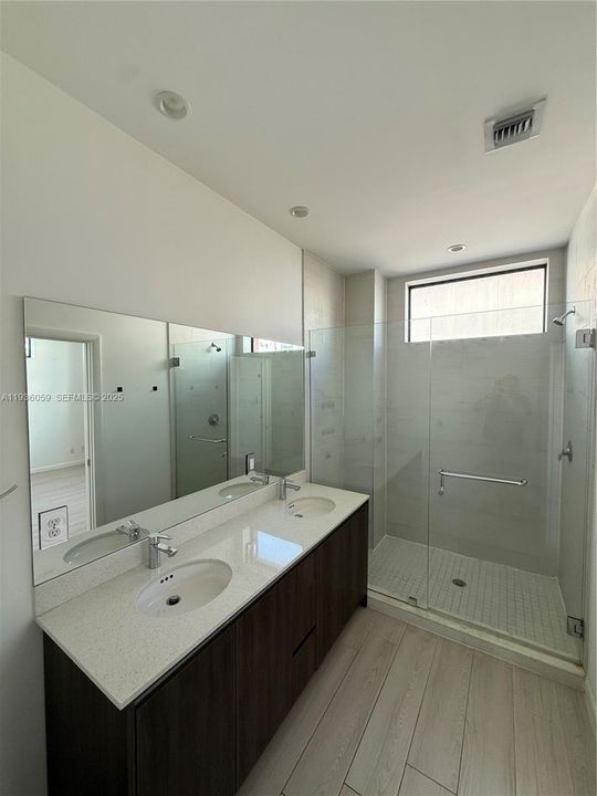 For Rent: $4,000 (3 beds, 3 baths, 40733 Square Feet)