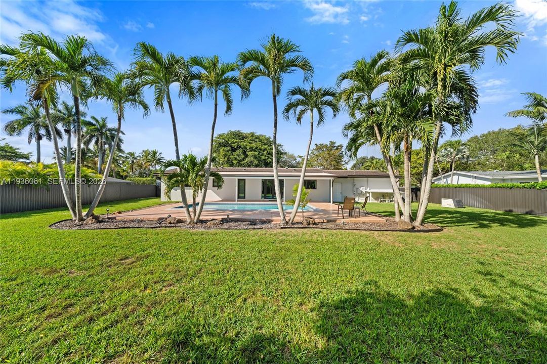 На продажу: $1,150,000 (3 спален, 2 ванн, 1566 Квадратных фут)