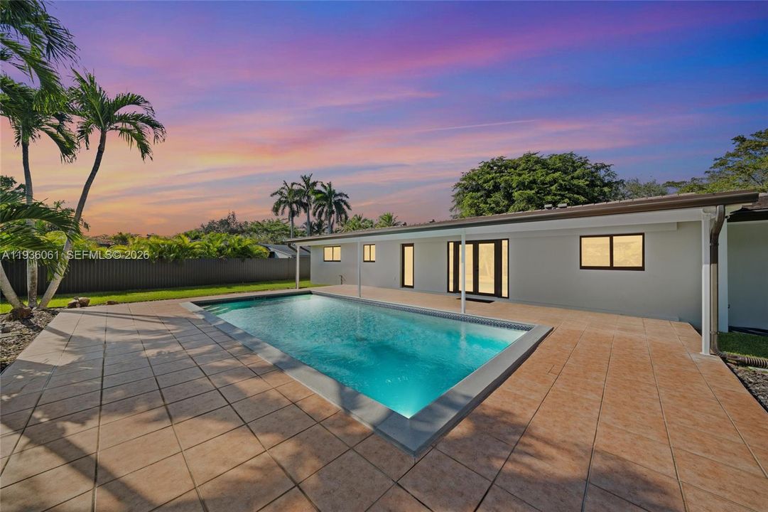 На продажу: $1,150,000 (3 спален, 2 ванн, 1566 Квадратных фут)