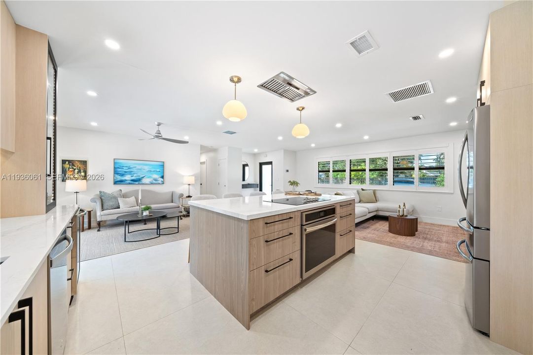 На продажу: $1,150,000 (3 спален, 2 ванн, 1566 Квадратных фут)