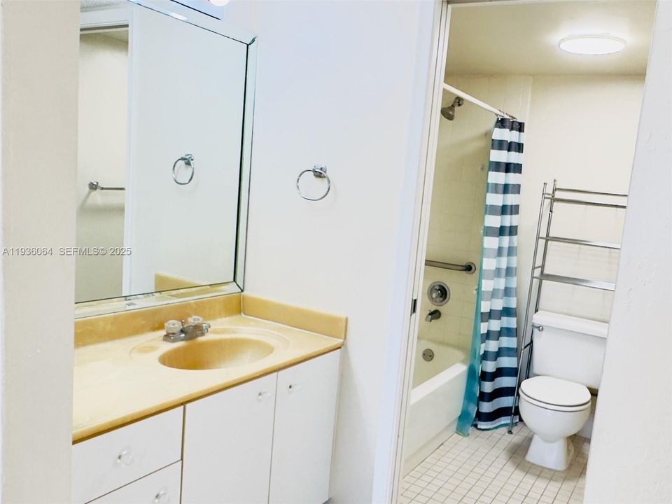 待售: $144,500 (1 贝兹, 1 浴室, 940 平方英尺)