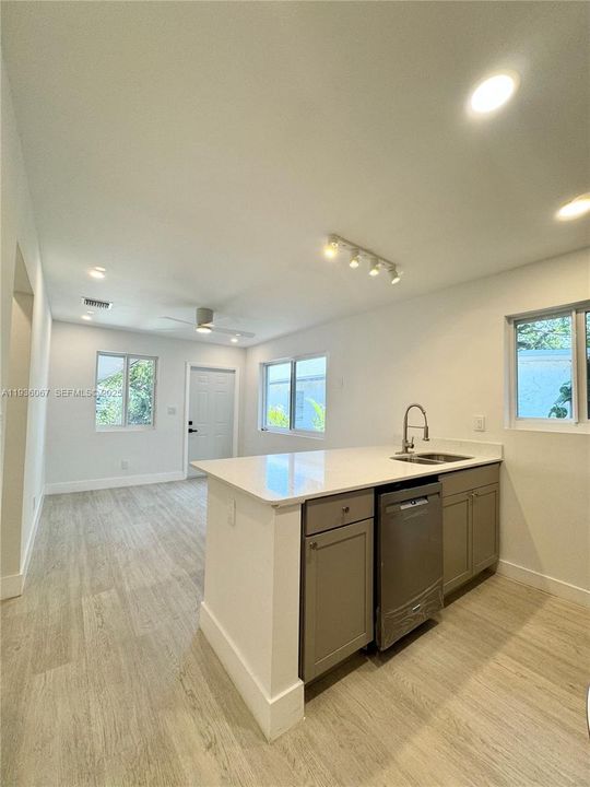 待售: $979,900 (0 贝兹, 0 浴室, 2128 平方英尺)