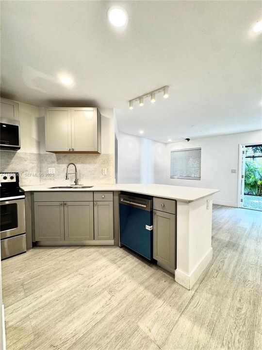 待售: $979,900 (0 贝兹, 0 浴室, 2128 平方英尺)