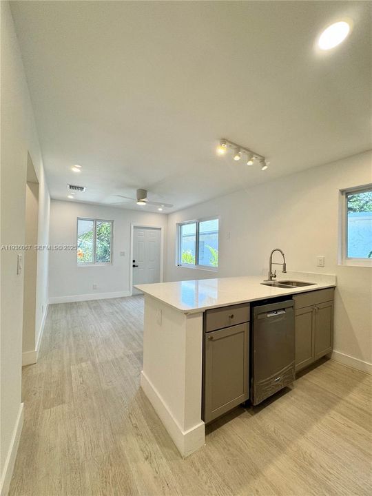 待售: $979,900 (0 贝兹, 0 浴室, 2128 平方英尺)