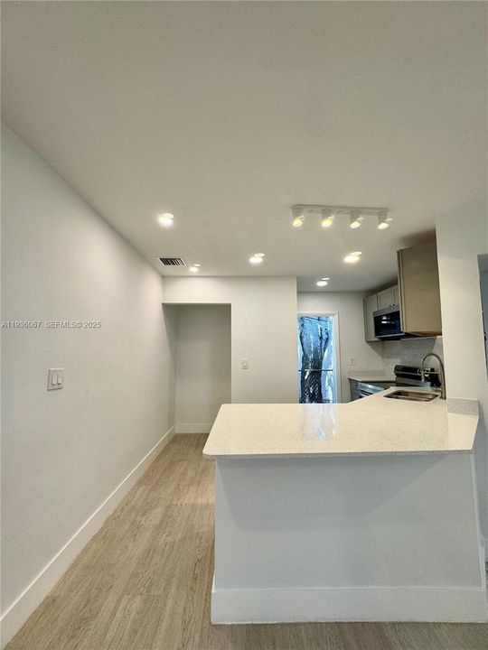 待售: $979,900 (0 贝兹, 0 浴室, 2128 平方英尺)