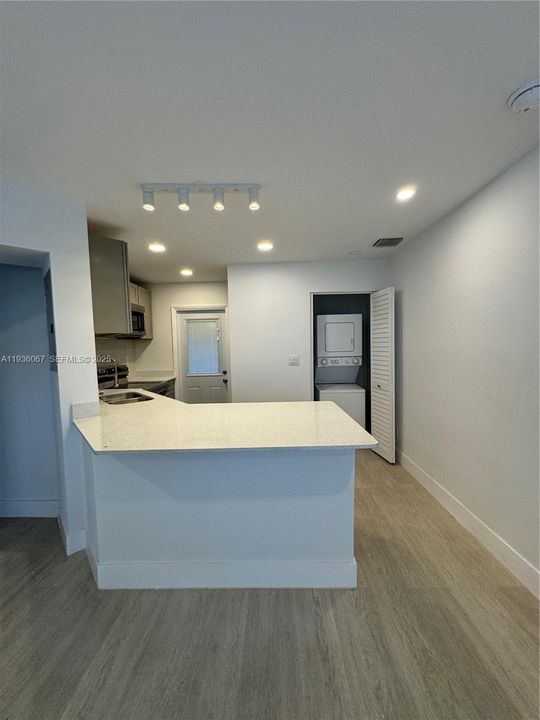 待售: $979,900 (0 贝兹, 0 浴室, 2128 平方英尺)