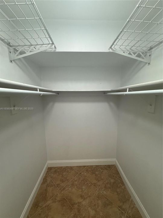 For Sale: $297,500 (1 beds, 1 baths, 712 Square Feet)