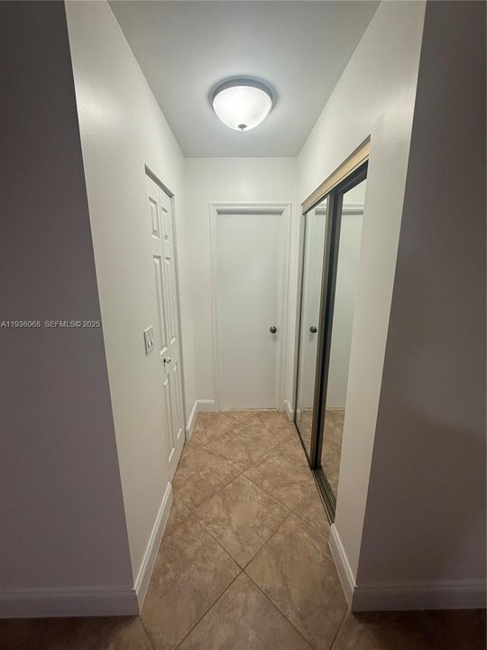 For Sale: $297,500 (1 beds, 1 baths, 712 Square Feet)