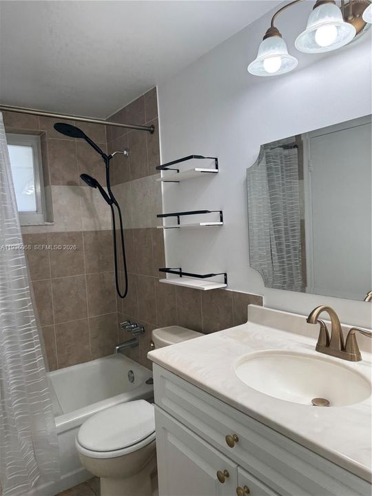 Active With Contract: $254,900 (1 beds, 1 baths, 712 Square Feet)