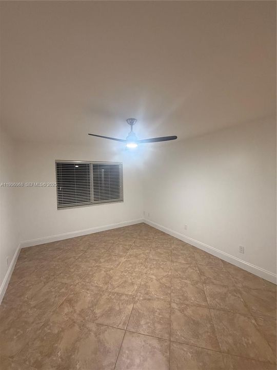 For Sale: $297,500 (1 beds, 1 baths, 712 Square Feet)