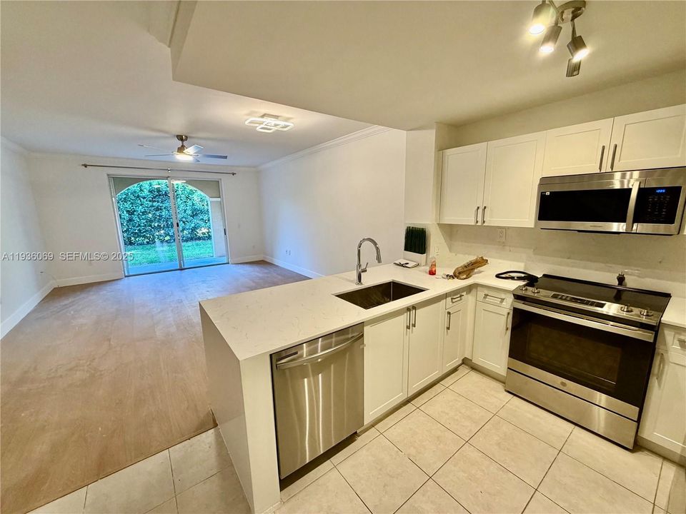 出租: $3,500 (2 贝兹, 2 浴室, 1401 平方英尺)