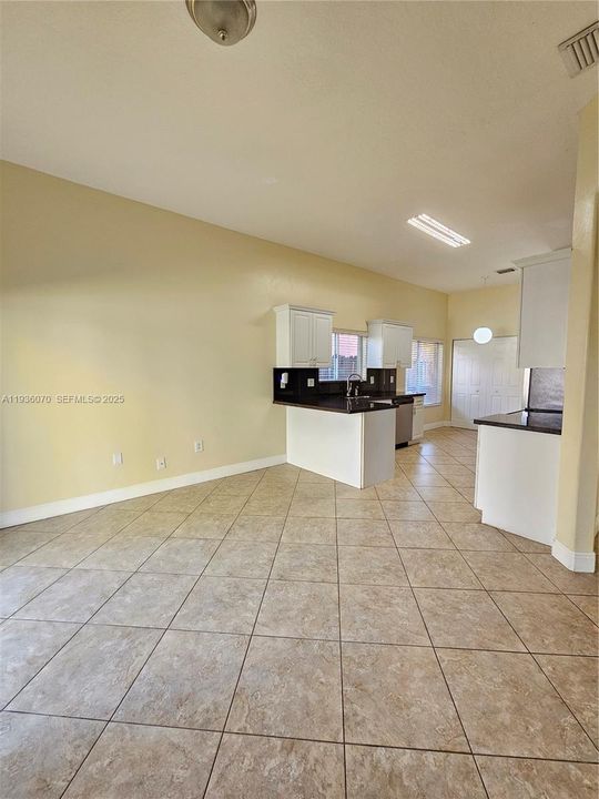 For Rent: $3,600 (3 beds, 2 baths, 1908 Square Feet)