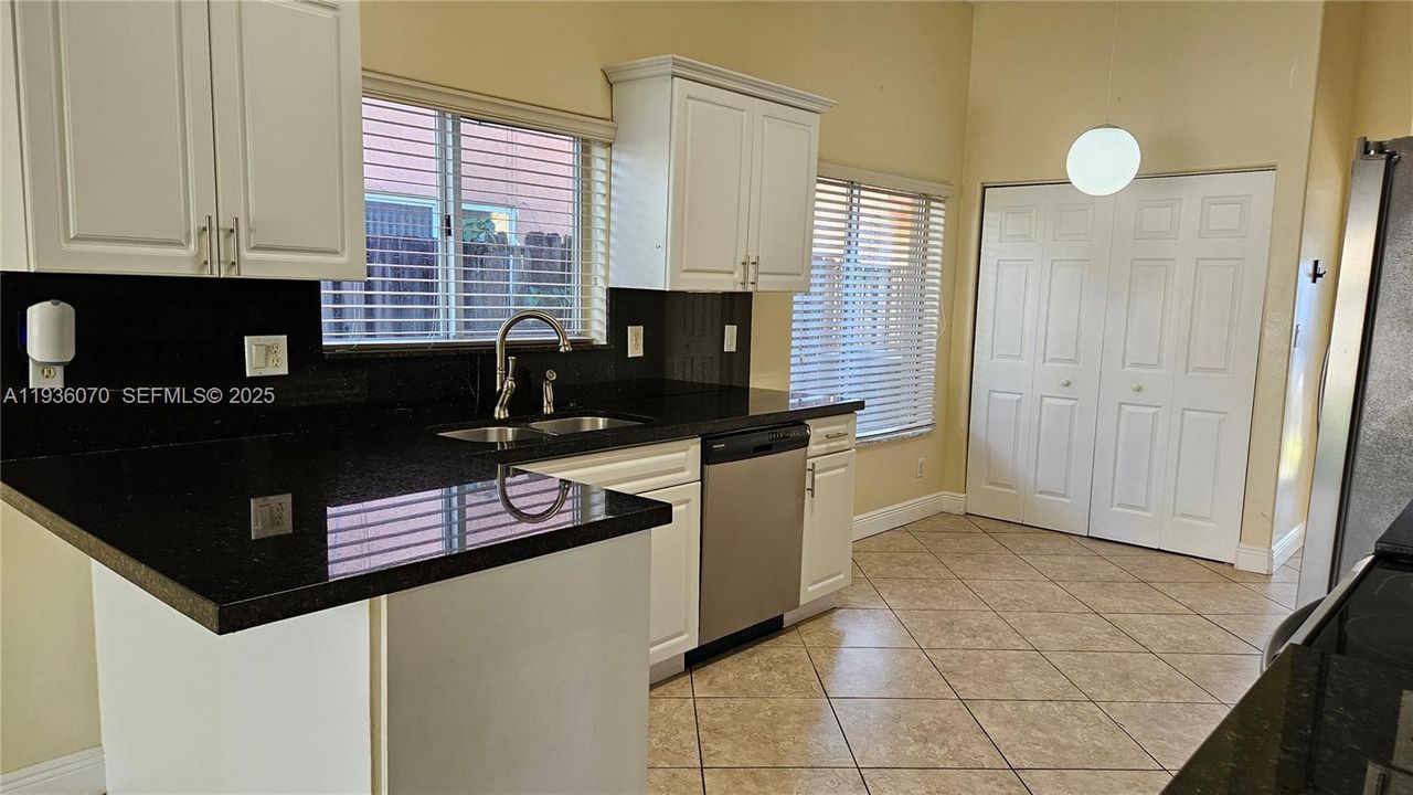 For Rent: $3,600 (3 beds, 2 baths, 1908 Square Feet)