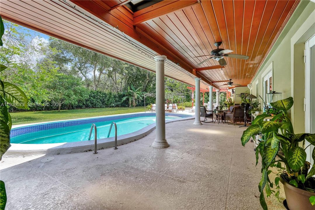 В аренду: $10,000 (5 спален, 3 ванн, 3234 Квадратных фут)