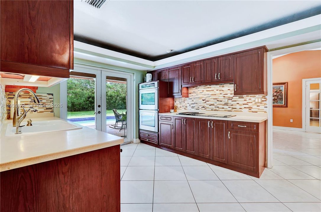 В аренду: $10,000 (5 спален, 3 ванн, 3234 Квадратных фут)