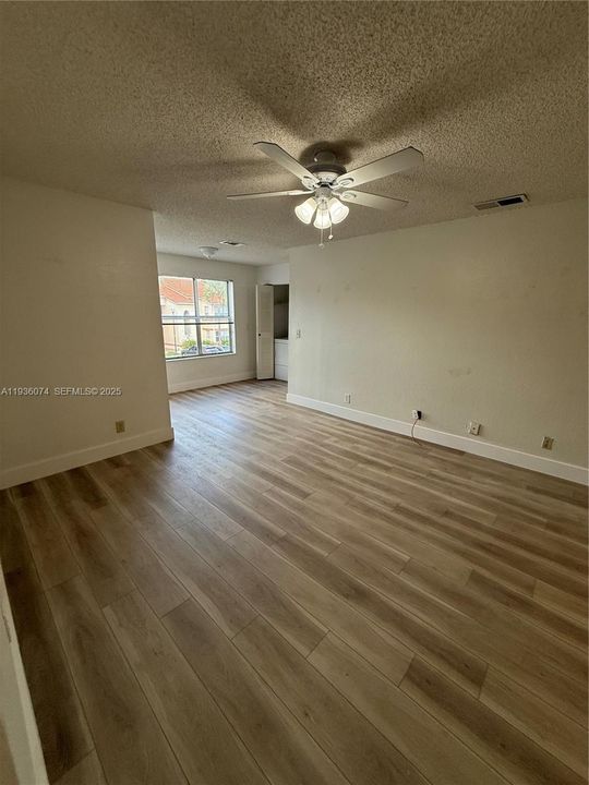 For Rent: $1,580 (1 beds, 1 baths, 712 Square Feet)
