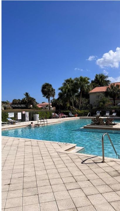 For Rent: $1,580 (1 beds, 1 baths, 712 Square Feet)