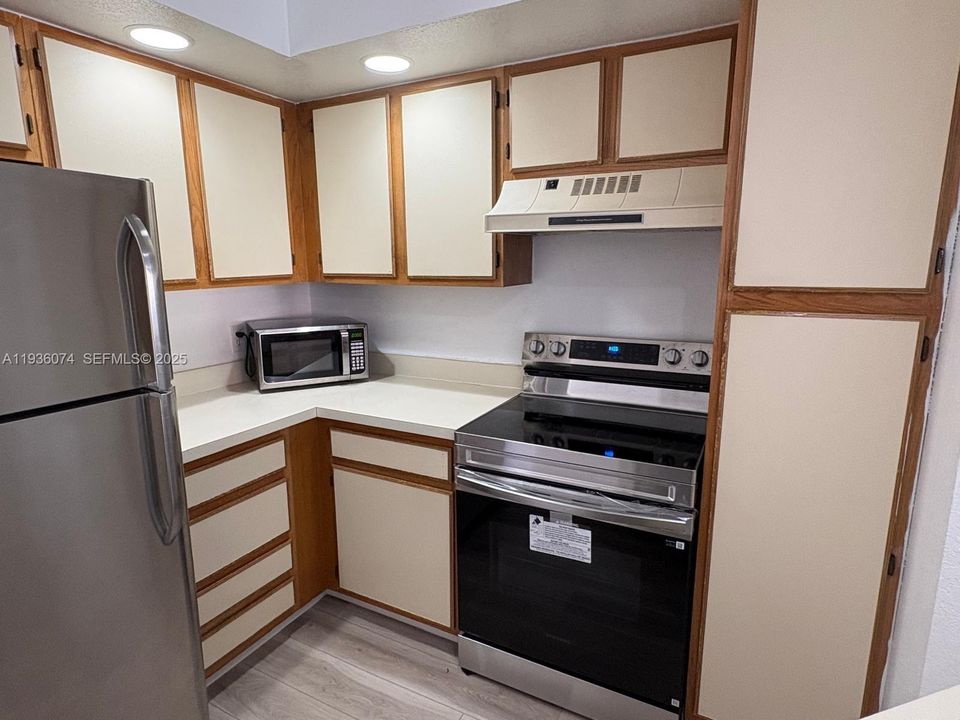 For Rent: $1,580 (1 beds, 1 baths, 712 Square Feet)