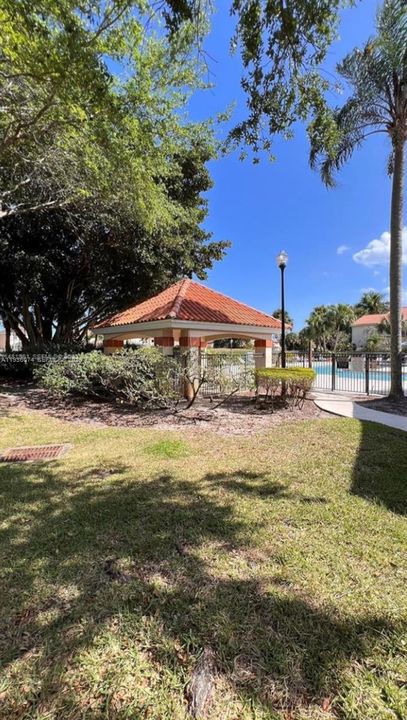 For Rent: $1,580 (1 beds, 1 baths, 712 Square Feet)