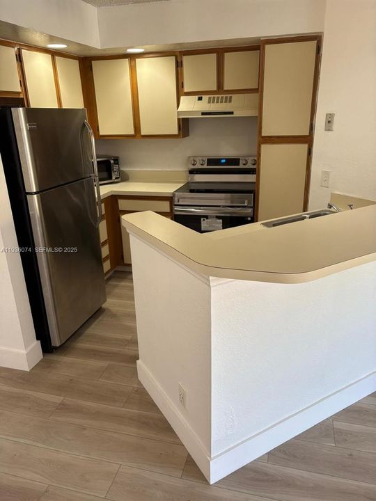 For Rent: $1,580 (1 beds, 1 baths, 712 Square Feet)