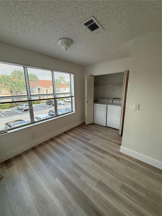 For Rent: $1,580 (1 beds, 1 baths, 712 Square Feet)