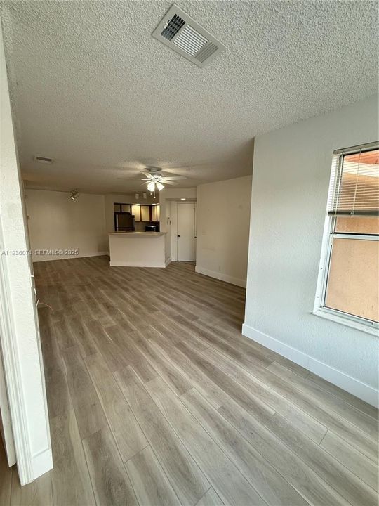 For Rent: $1,580 (1 beds, 1 baths, 712 Square Feet)