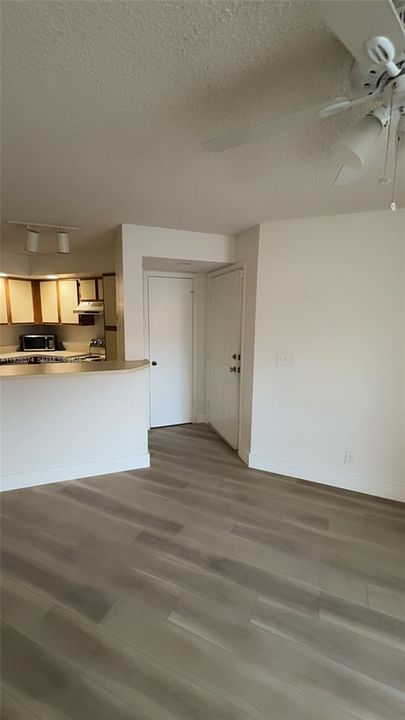 For Rent: $1,580 (1 beds, 1 baths, 712 Square Feet)