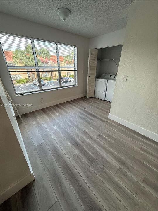 For Rent: $1,580 (1 beds, 1 baths, 712 Square Feet)