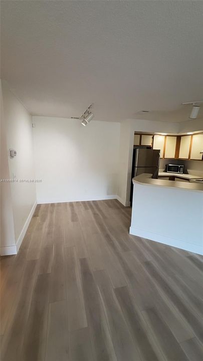 For Rent: $1,580 (1 beds, 1 baths, 712 Square Feet)