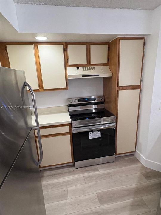 For Rent: $1,580 (1 beds, 1 baths, 712 Square Feet)