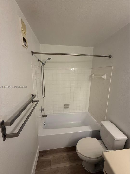 For Rent: $1,580 (1 beds, 1 baths, 712 Square Feet)