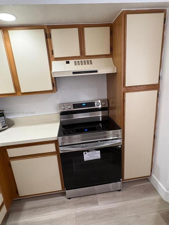 For Rent: $1,580 (1 beds, 1 baths, 712 Square Feet)