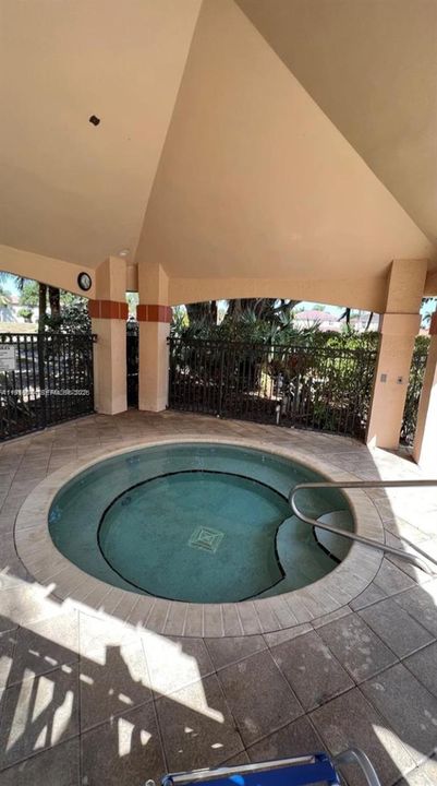 For Rent: $1,580 (1 beds, 1 baths, 712 Square Feet)