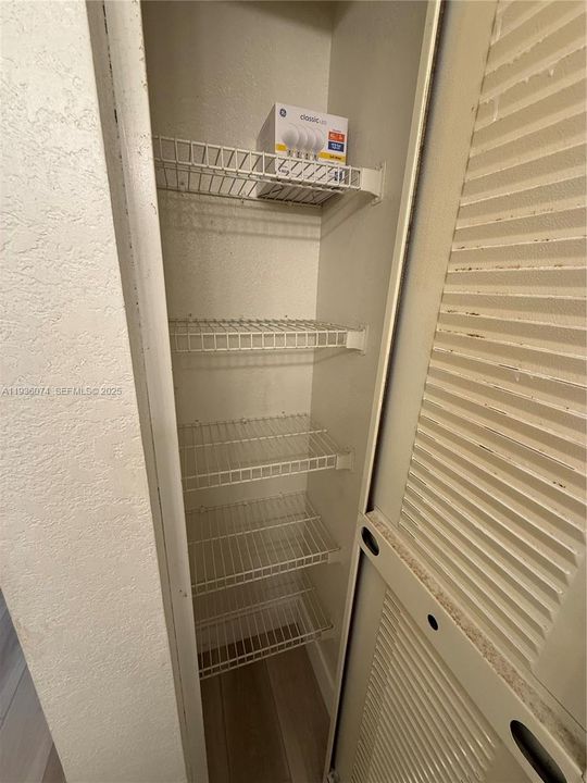 For Rent: $1,580 (1 beds, 1 baths, 712 Square Feet)